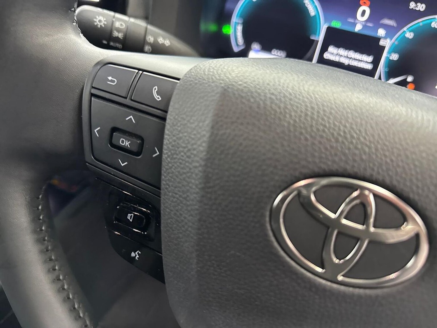 Used Toyota C-HR 2025 for sale - 77984036: Photo 25