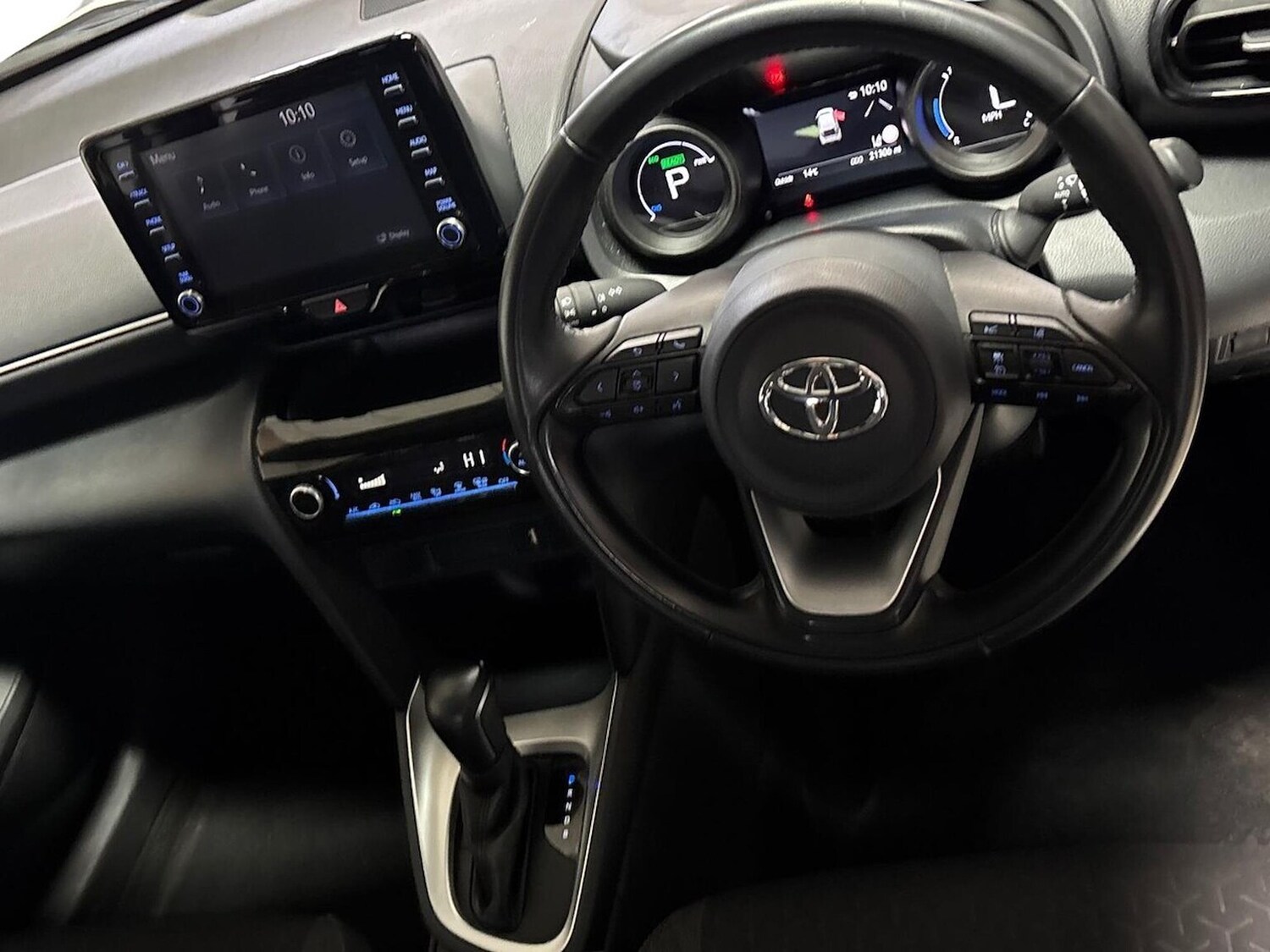 Used Toyota Yaris Cross 2023 for sale - 76102510: Photo 15