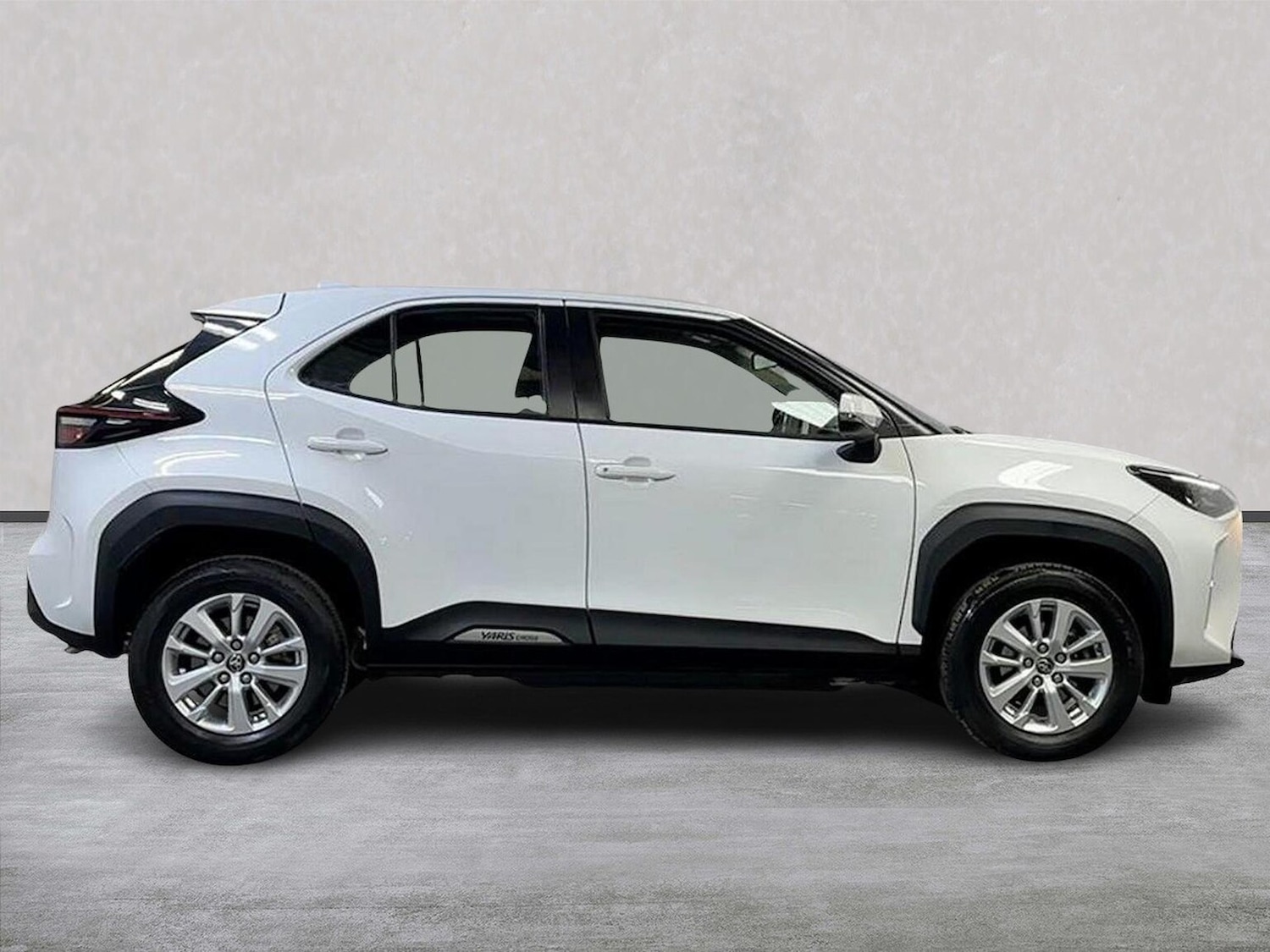 Used Toyota Yaris Cross 2023 for sale - 76102510: Photo 3
