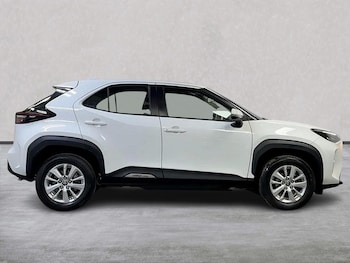 Used Toyota Yaris Cross 2023 for sale - 76102510: Photo 3