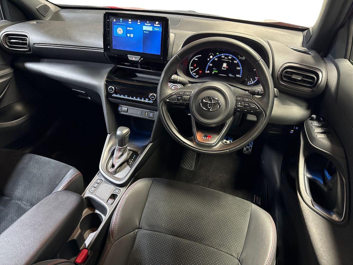 Used Toyota Yaris Cross 2024 for sale - 76735550: Photo 15