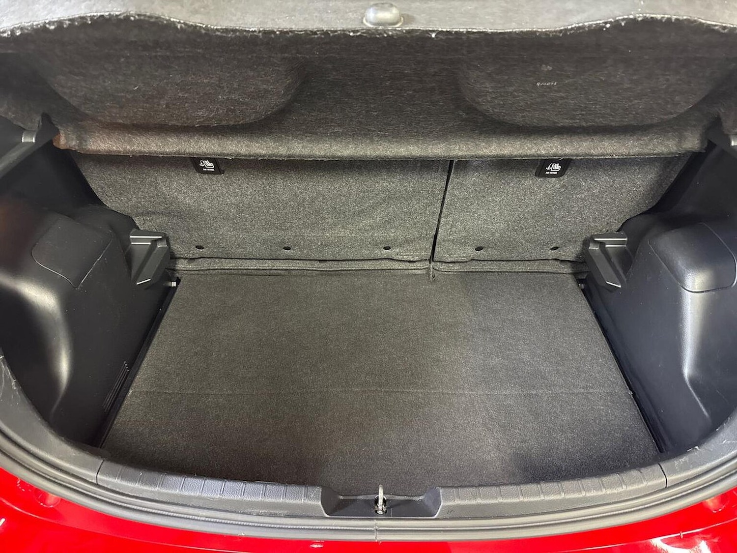 Used Toyota Yaris 2018 for sale - 76547682: Photo 17