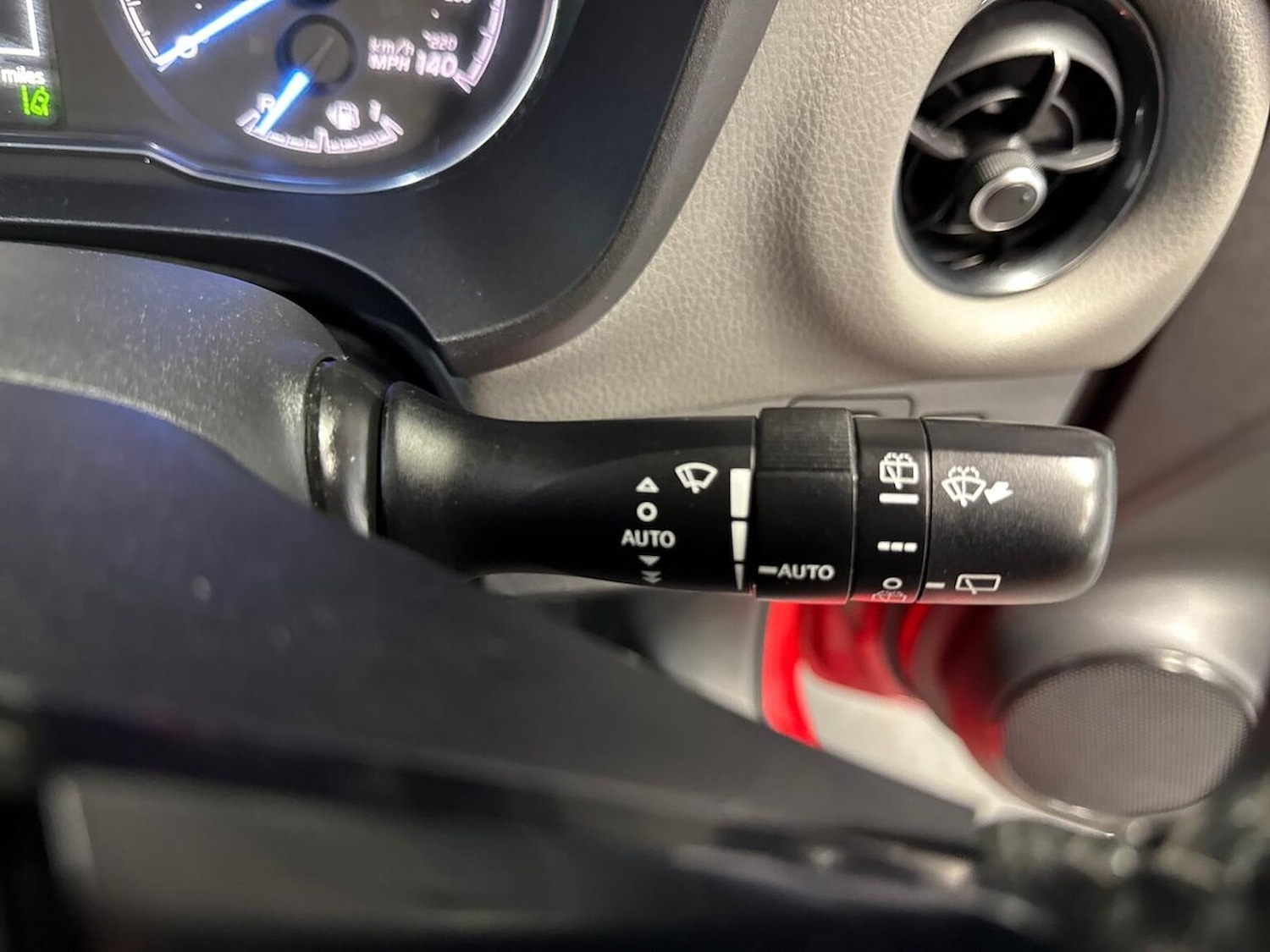 Used Toyota Yaris 2018 for sale - 76547682: Photo 27