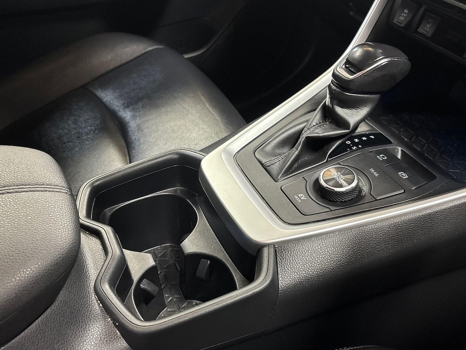 Used Toyota RAV4 2019 for sale - 76101404: Photo 13