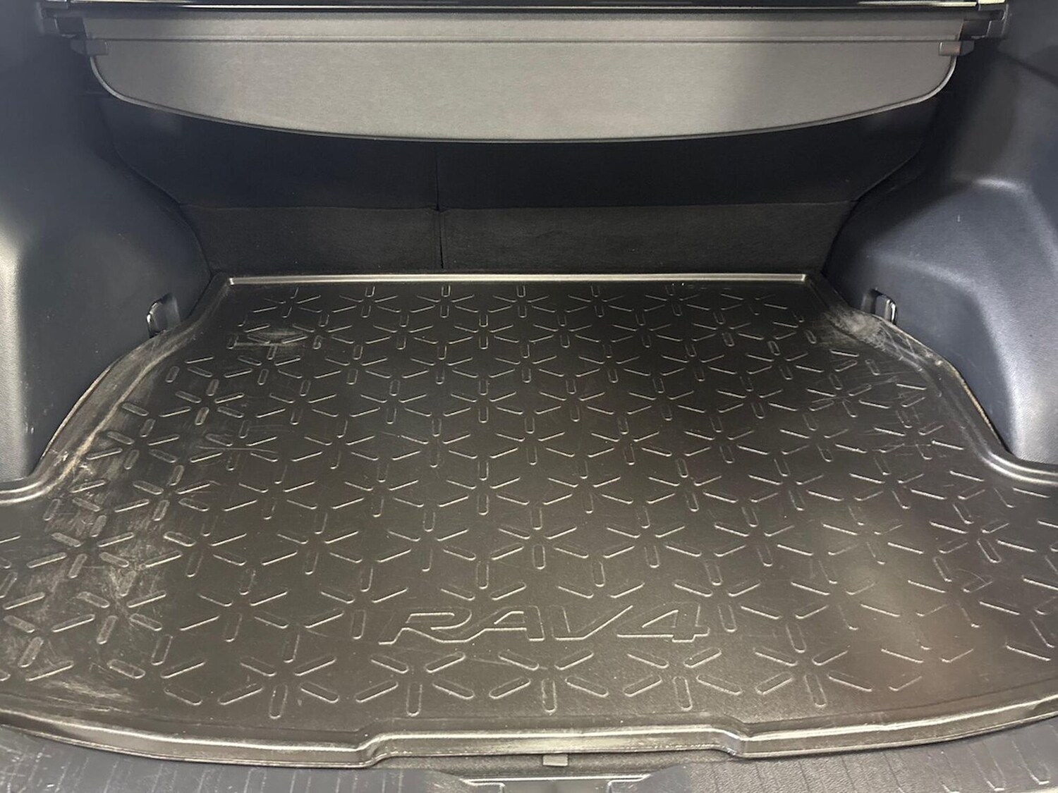 Used Toyota RAV4 2019 for sale - 76101404: Photo 17