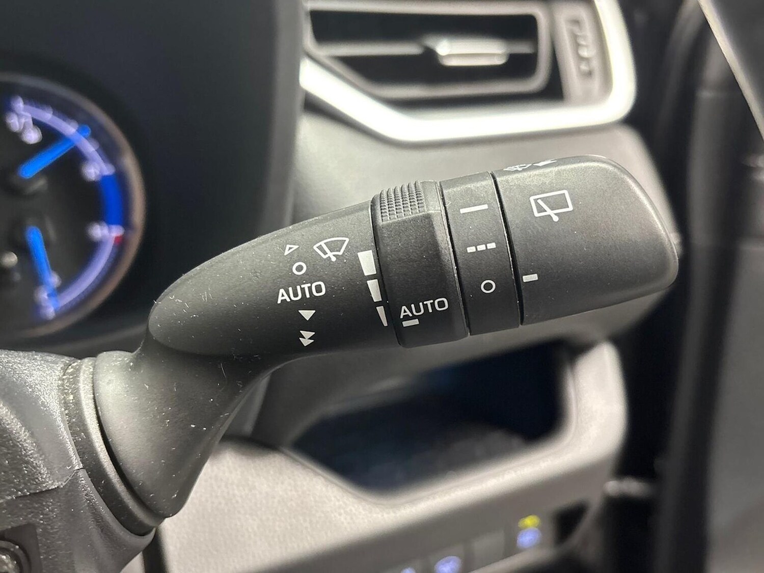 Used Toyota RAV4 2019 for sale - 76101404: Photo 26