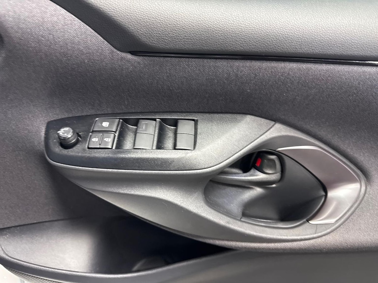 Used Toyota Yaris 2023 for sale - 76324567: Photo 21