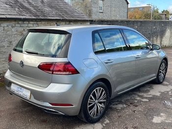 Used Volkswagen Golf 2018 for sale - 76618357: Photo