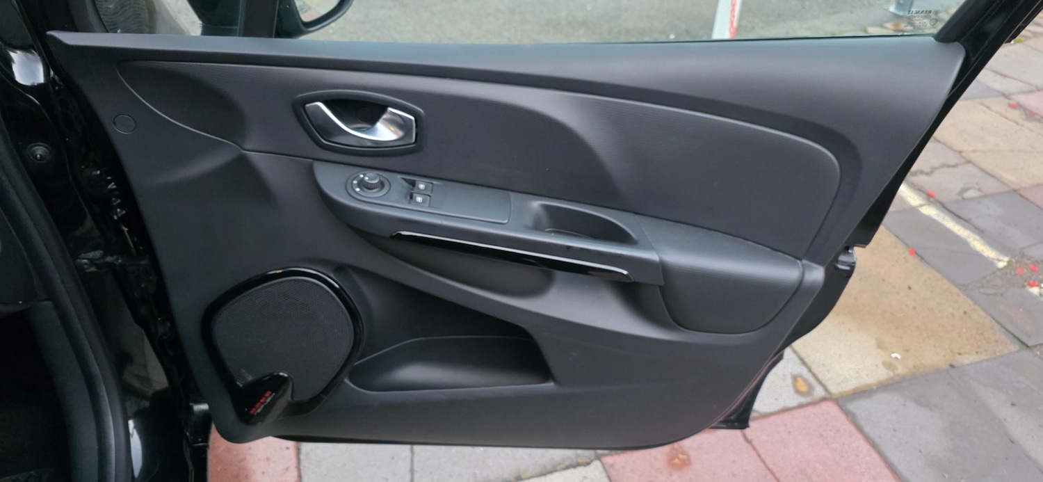 Used Renault Clio 2015 for sale - 77140953: Photo 16