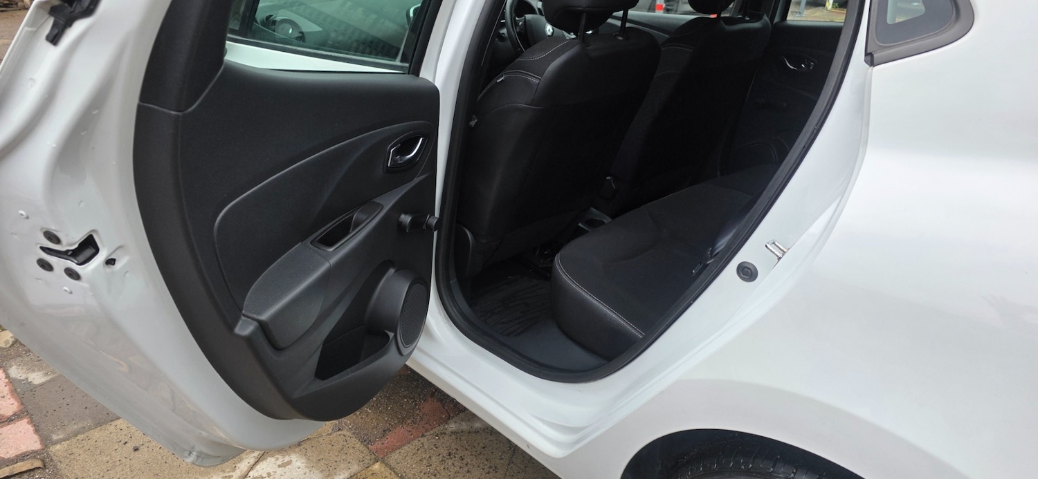 Used Renault Clio 2014 for sale - 76179102: Photo 12