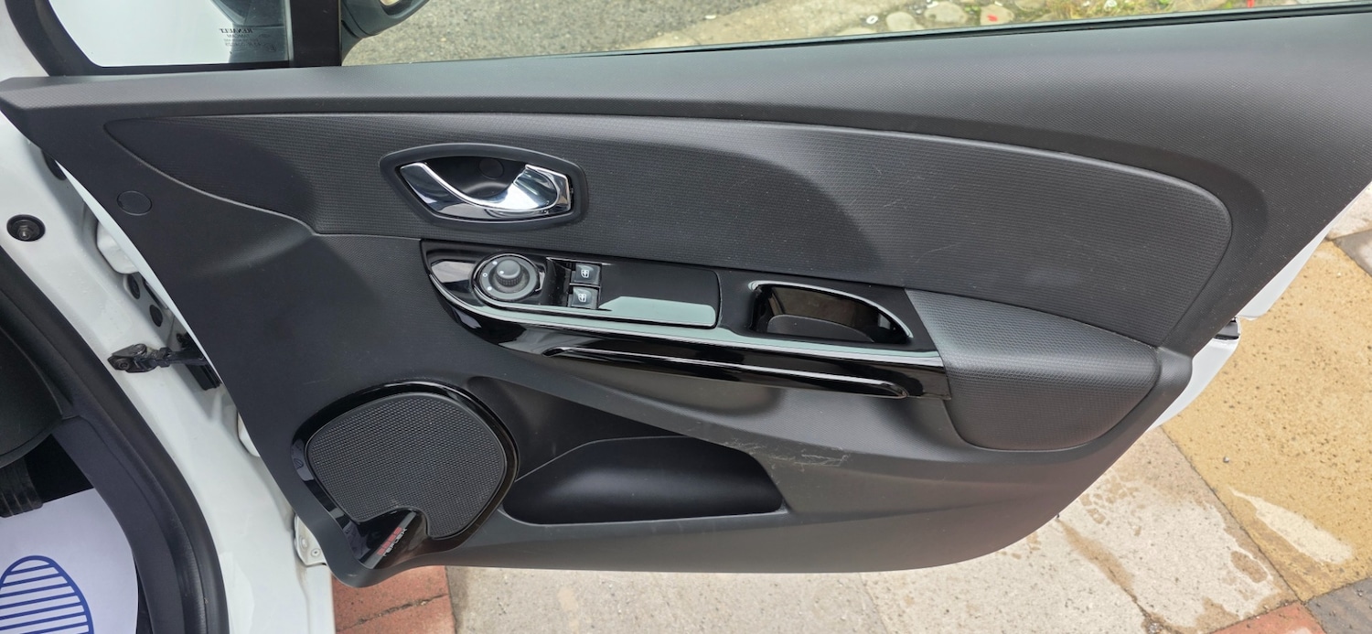 Used Renault Clio 2014 for sale - 76179102: Photo 17