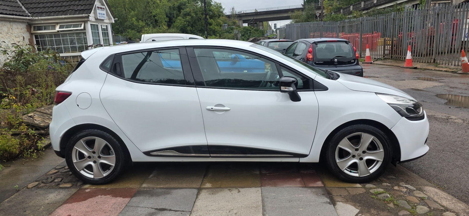 Used Renault Clio 2014 for sale - 76179102: Photo 2