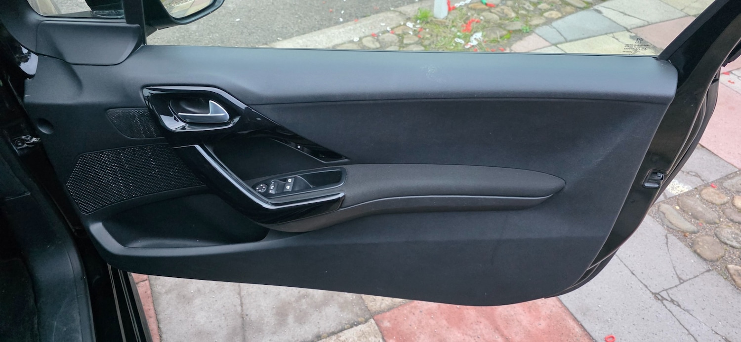 Used Peugeot 208 2017 for sale - 76459780: Photo 16