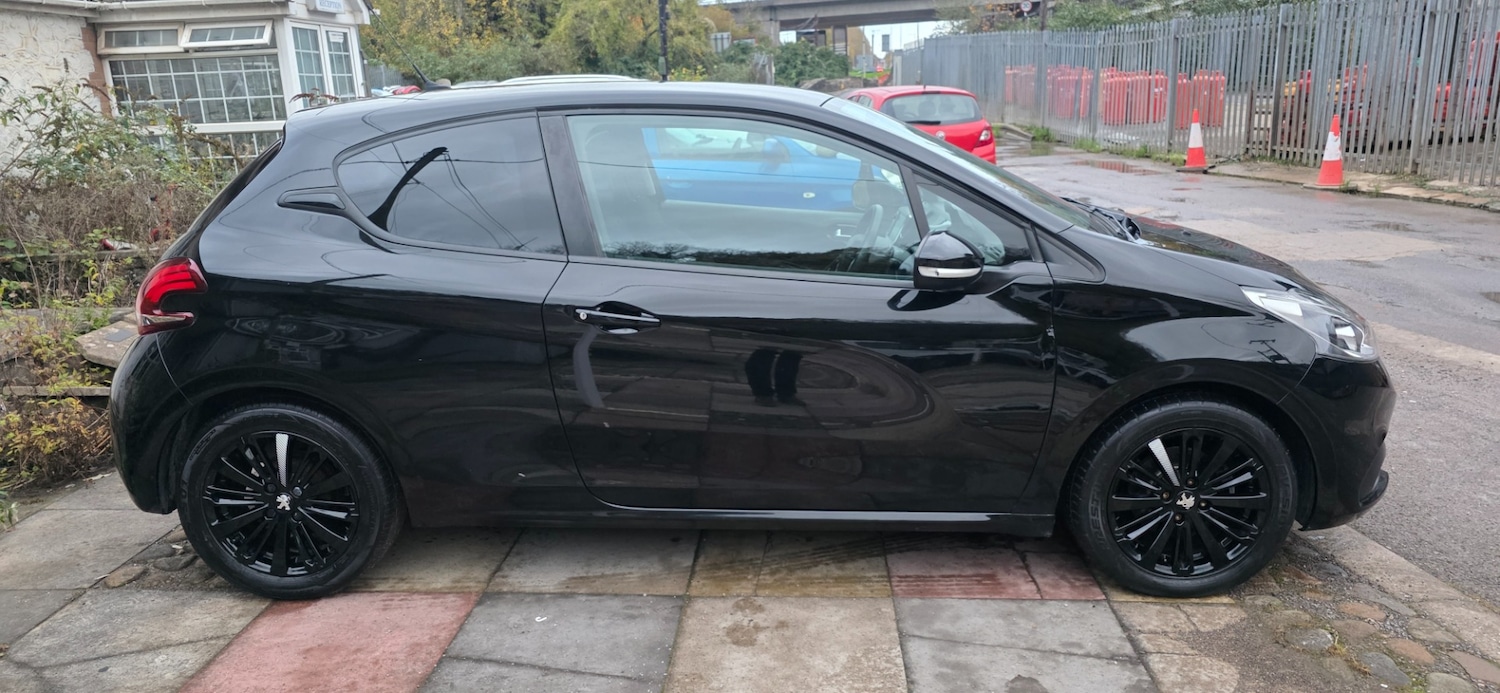 Used Peugeot 208 2017 for sale - 76459780: Photo 2