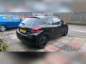 Used Peugeot 208 2017 for sale - 76459780: Photo
