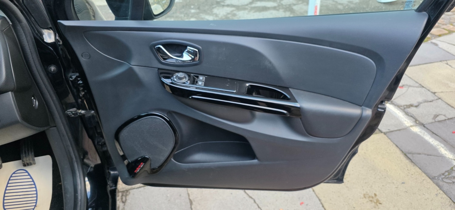 Used Renault Clio 2014 for sale - 76952227: Photo 11