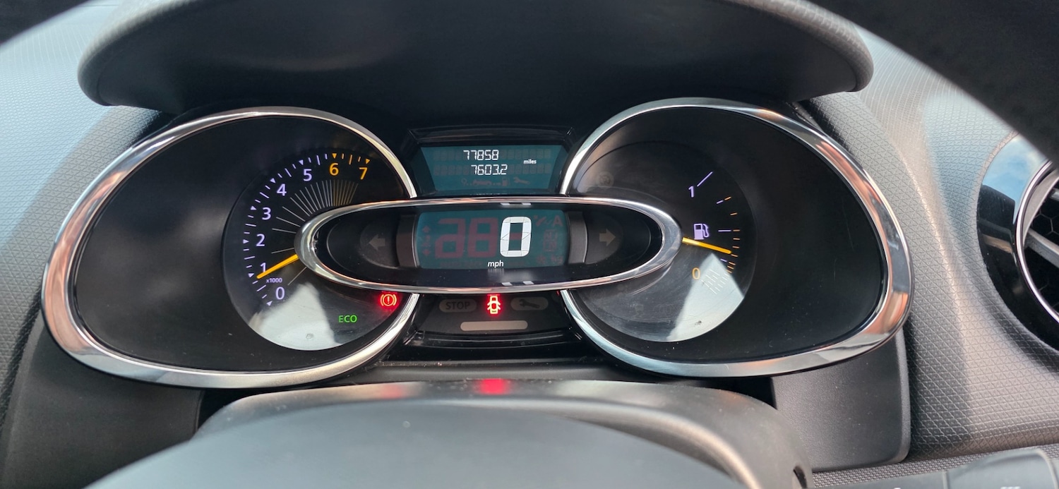 Used Renault Clio 2014 for sale - 76952227: Photo 14