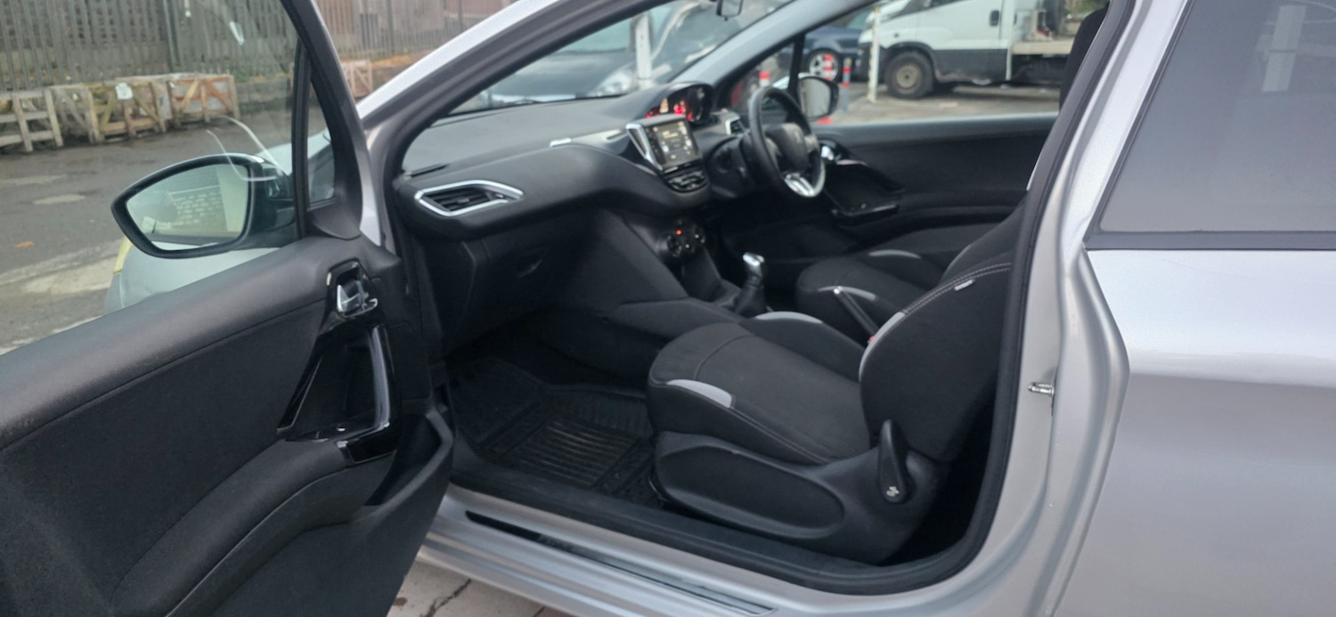 Used Peugeot 208 2015 for sale - 77881918: Photo 10