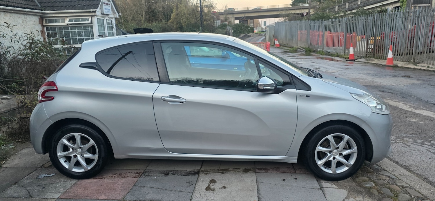 Used Peugeot 208 2015 for sale - 77881918: Photo 2