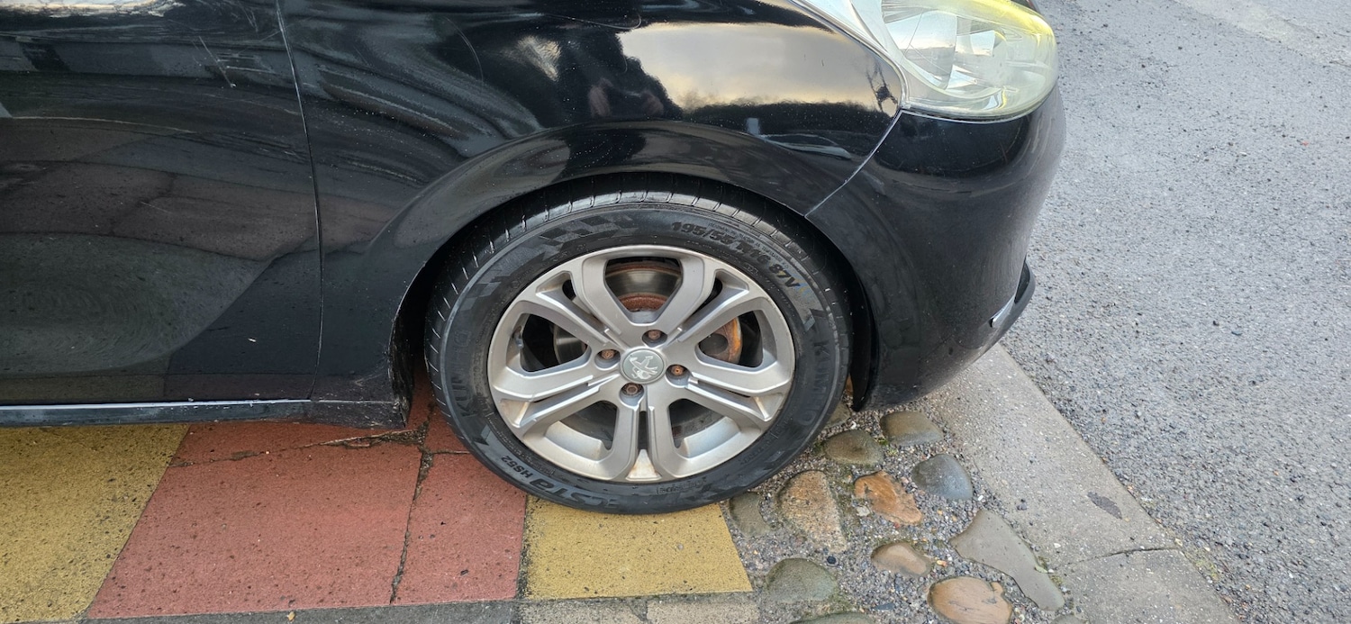 Used Peugeot 208 2014 for sale - 77357581: Photo 10