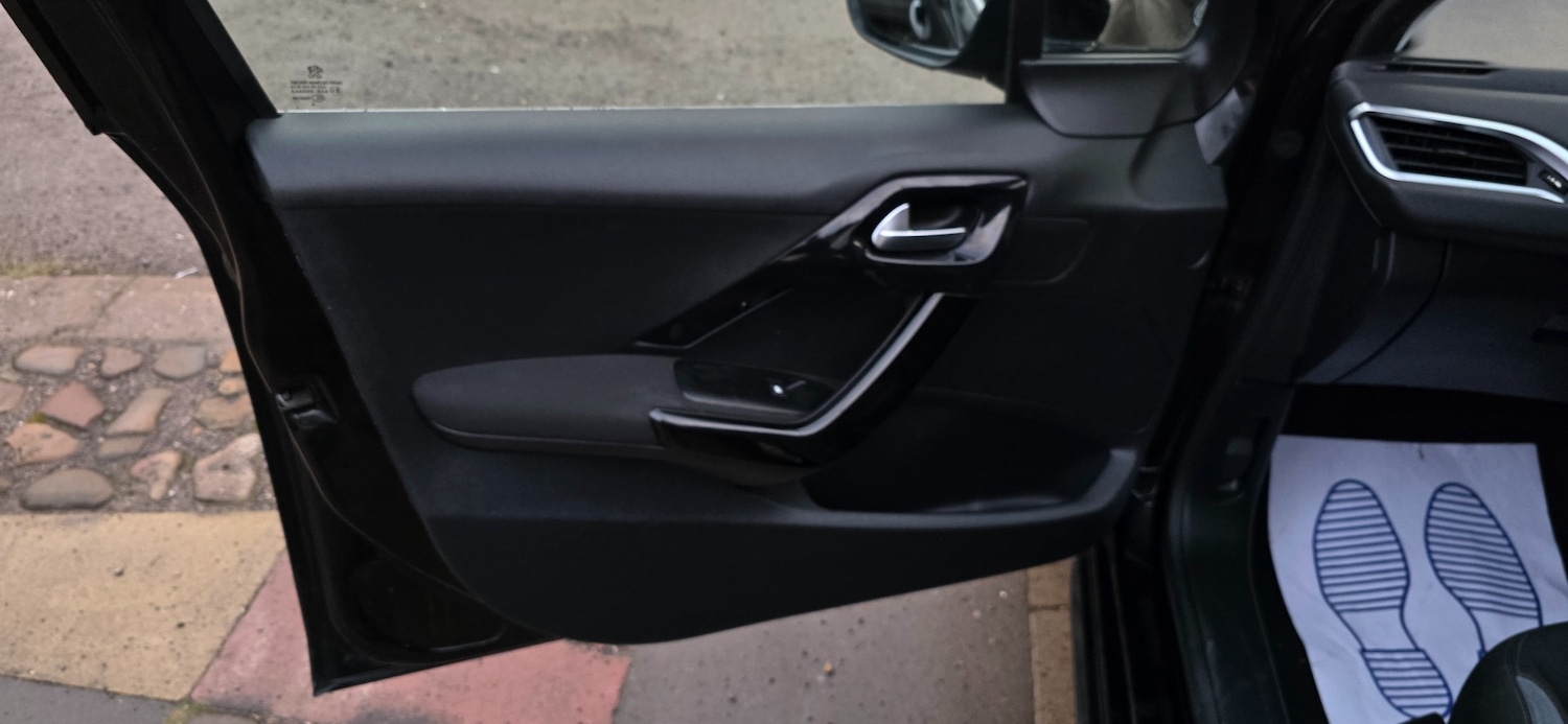 Used Peugeot 208 2014 for sale - 77357581: Photo 12