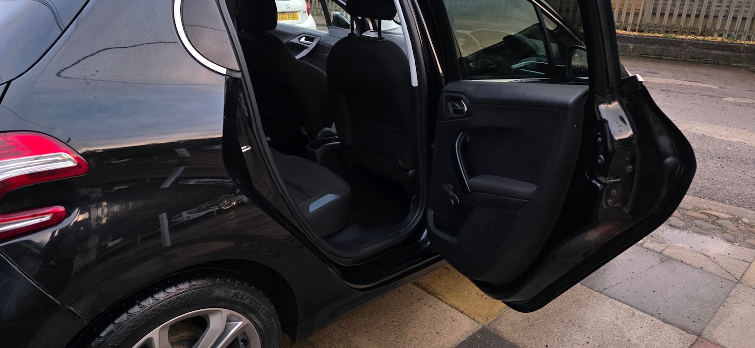 Used Peugeot 208 2014 for sale - 77357581: Photo 15