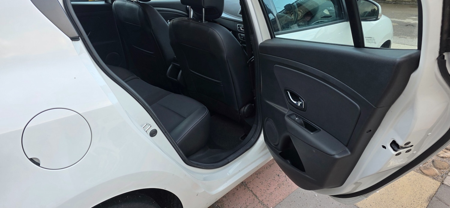 Used Renault Megane 2015 for sale - 76378119: Photo 14