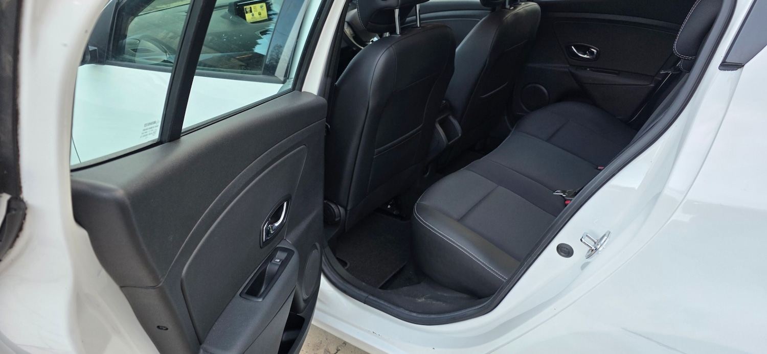 Used Renault Megane 2015 for sale - 76378119: Photo 9