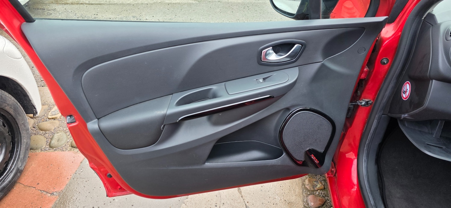 Used Renault Clio 2015 for sale - 77393413: Photo 10