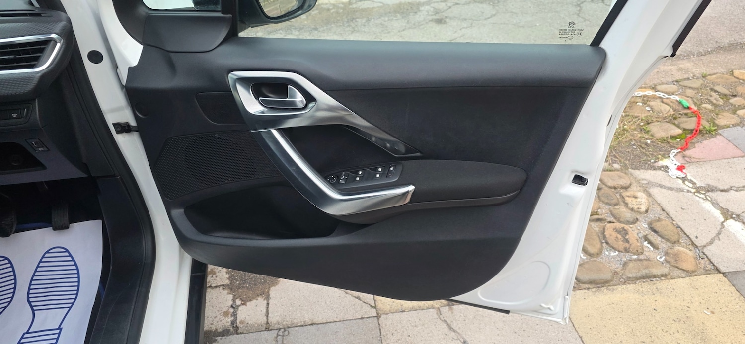 Used Peugeot 2008 2015 for sale - 76548129: Photo 19