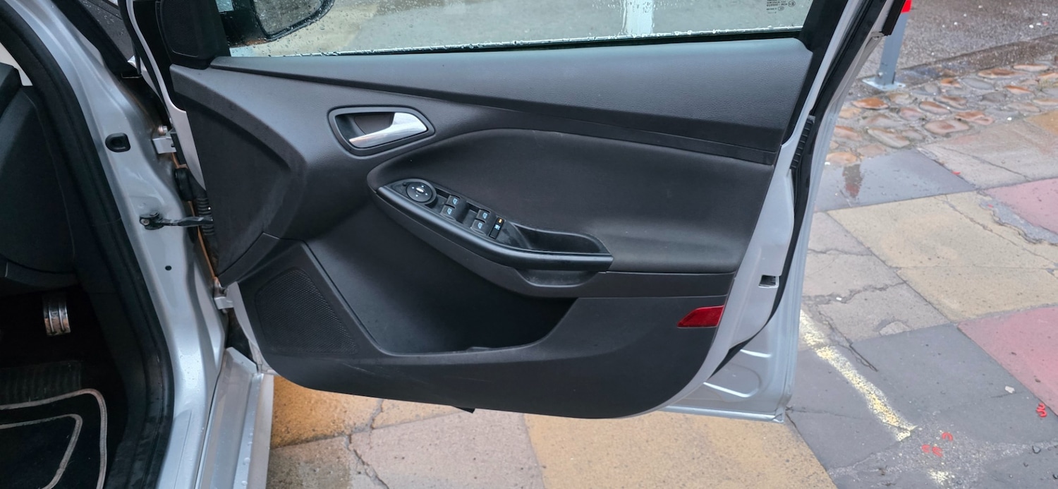 Used Ford Focus 2014 for sale - 77290415: Photo 18