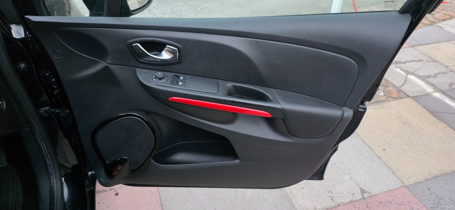 Used Renault Clio 2015 for sale - 76174379: Photo 16