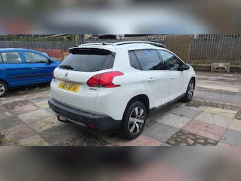 Used Peugeot 2008 2015 for sale - 76179106: Photo