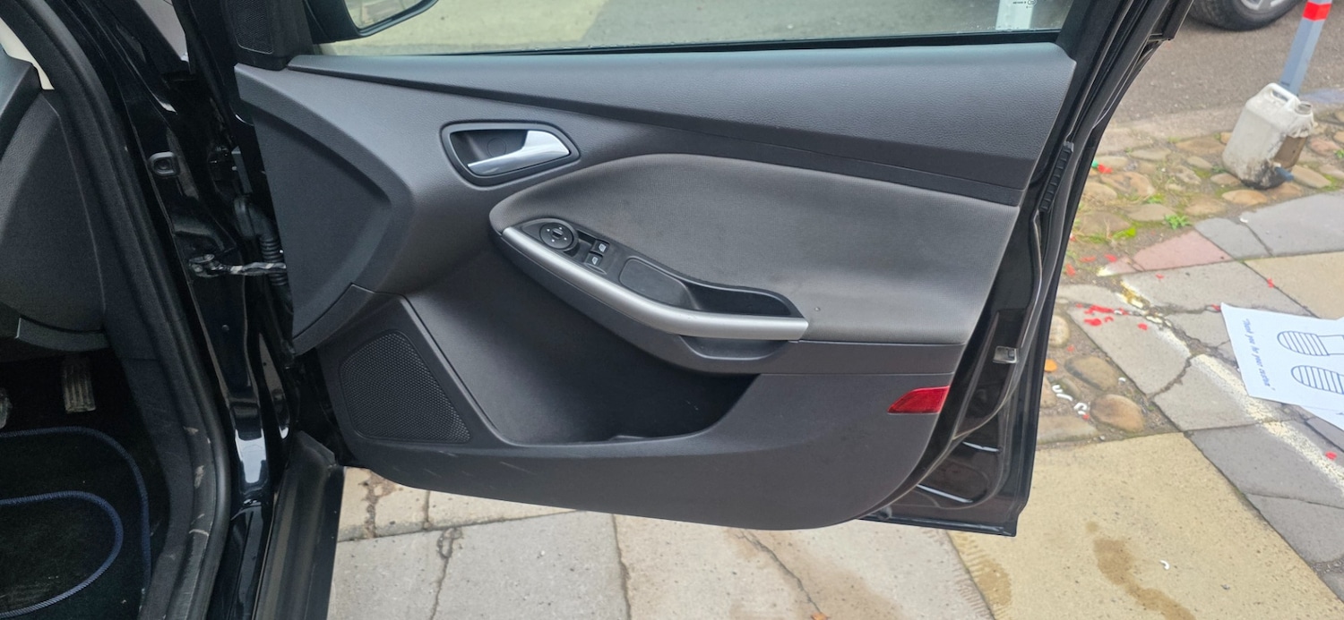 Used Ford Focus 2012 for sale - 76571433: Photo 19