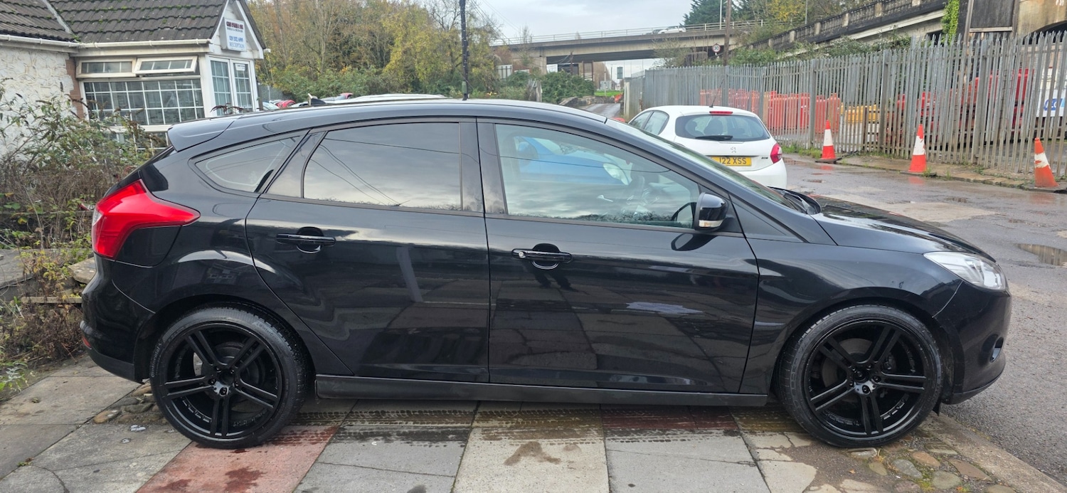 Used Ford Focus 2012 for sale - 76571433: Photo 2