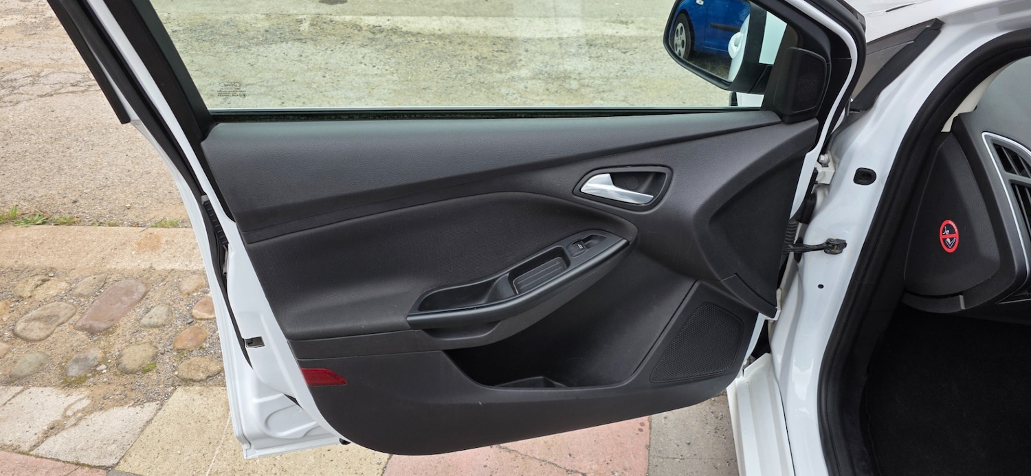 Used Ford Focus 2012 for sale - 76325034: Photo 14