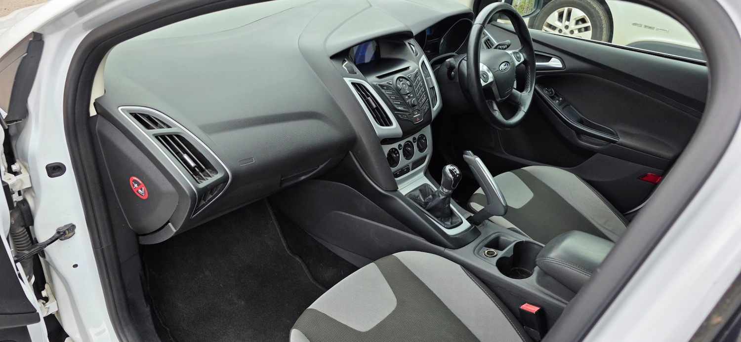 Used Ford Focus 2012 for sale - 76325034: Photo 16