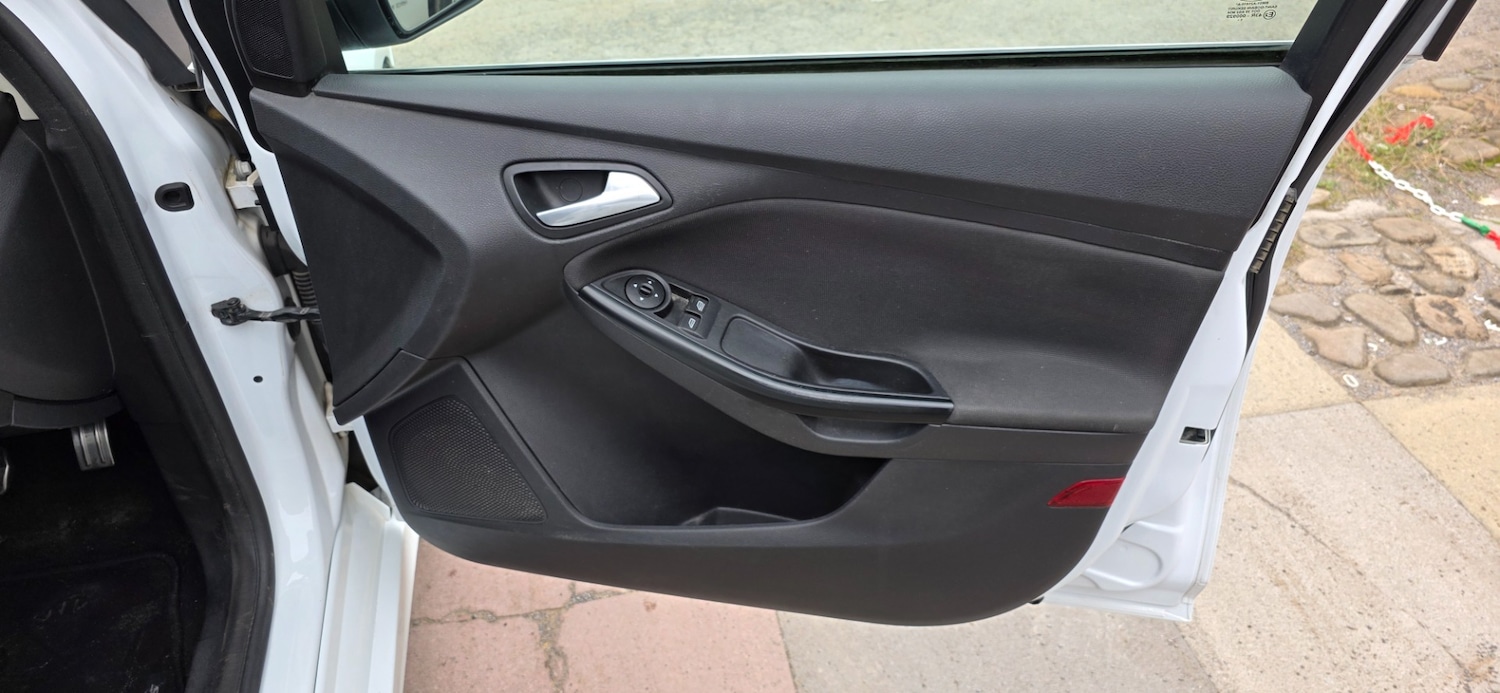 Used Ford Focus 2012 for sale - 76325034: Photo 18