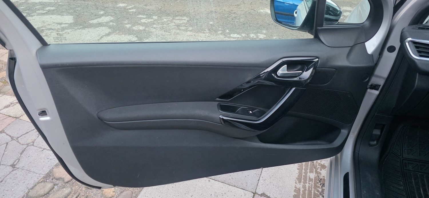 Used Peugeot 208 2015 for sale - 76837569: Photo 10