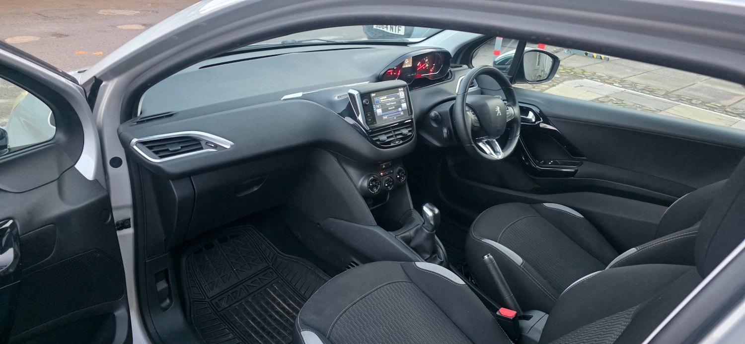 Used Peugeot 208 2015 for sale - 76837569: Photo 12