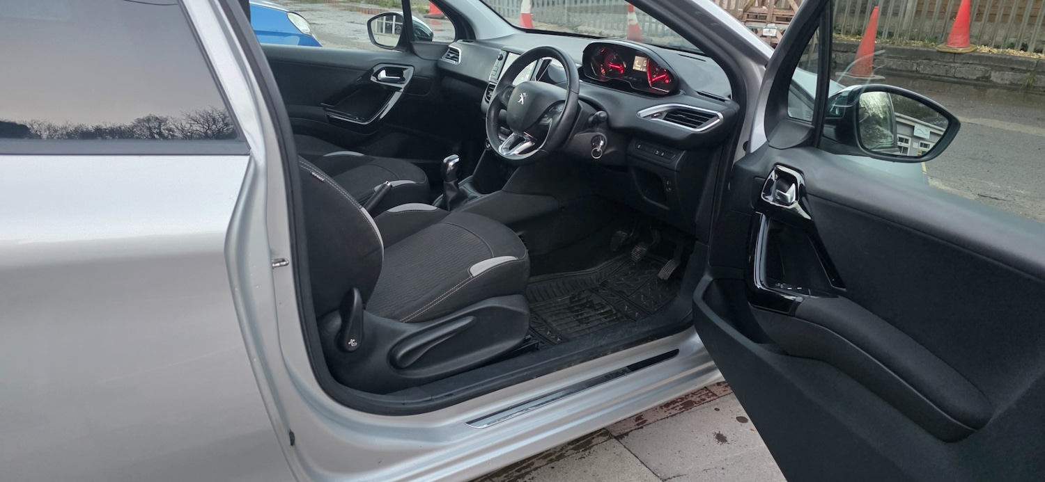 Used Peugeot 208 2015 for sale - 76837569: Photo 14