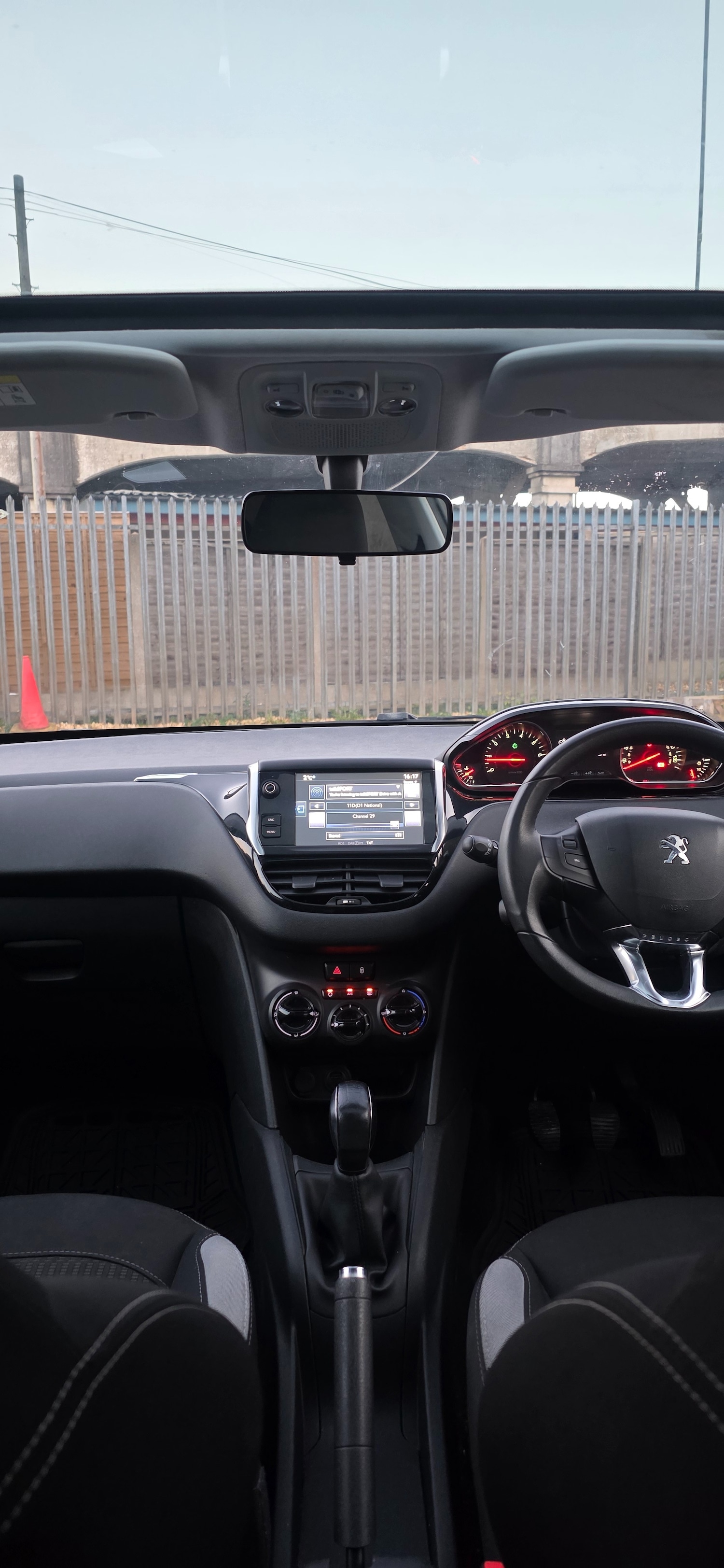 Used Peugeot 208 2015 for sale - 76837569: Photo 17