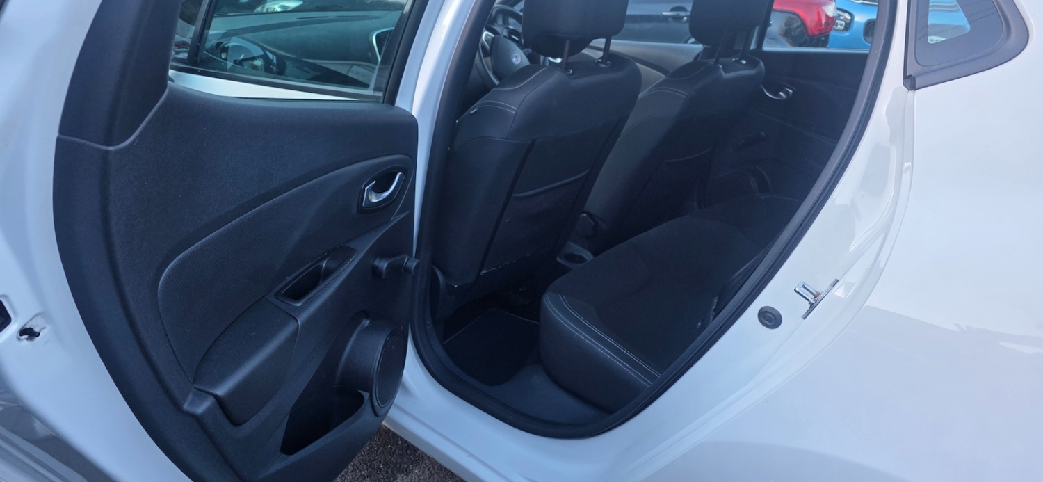 Used Renault Clio 2018 for sale - 76643822: Photo 14