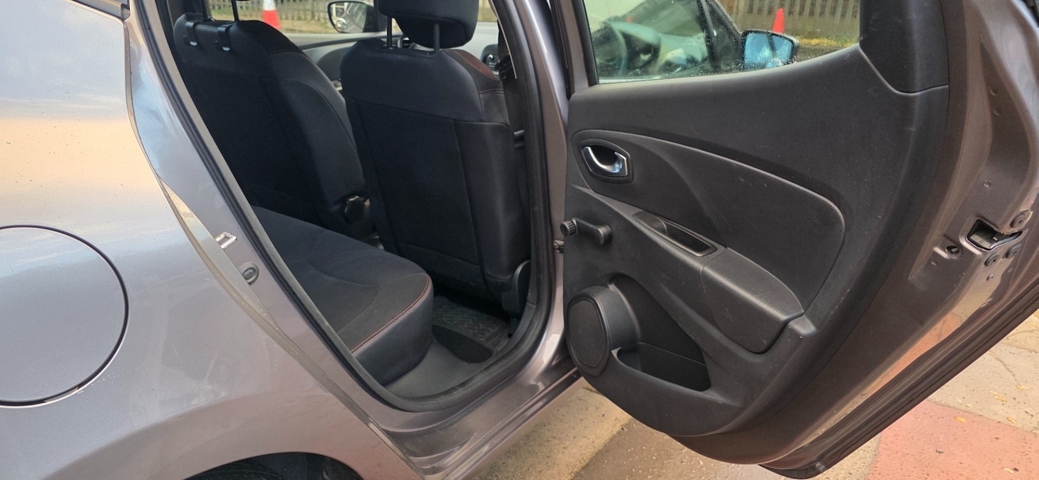 Used Renault Clio 2015 for sale - 76952601: Photo 14