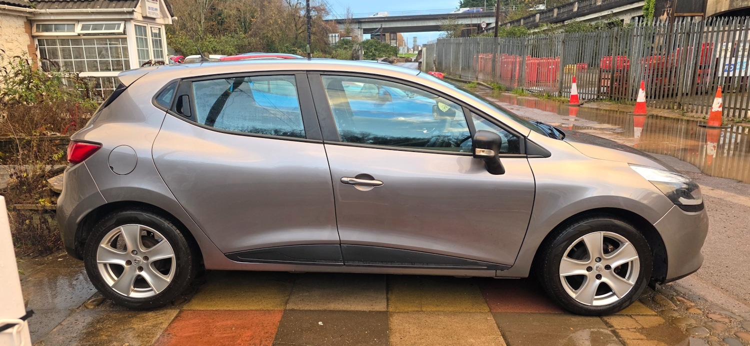 Used Renault Clio 2015 for sale - 76952601: Photo 2