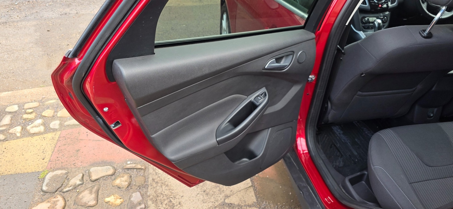 Used Ford Focus 2013 for sale - 76548124: Photo 13