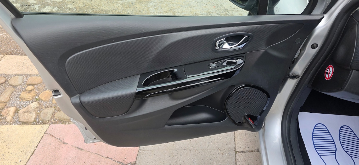 Used Renault Clio 2014 for sale - 76179104: Photo 14