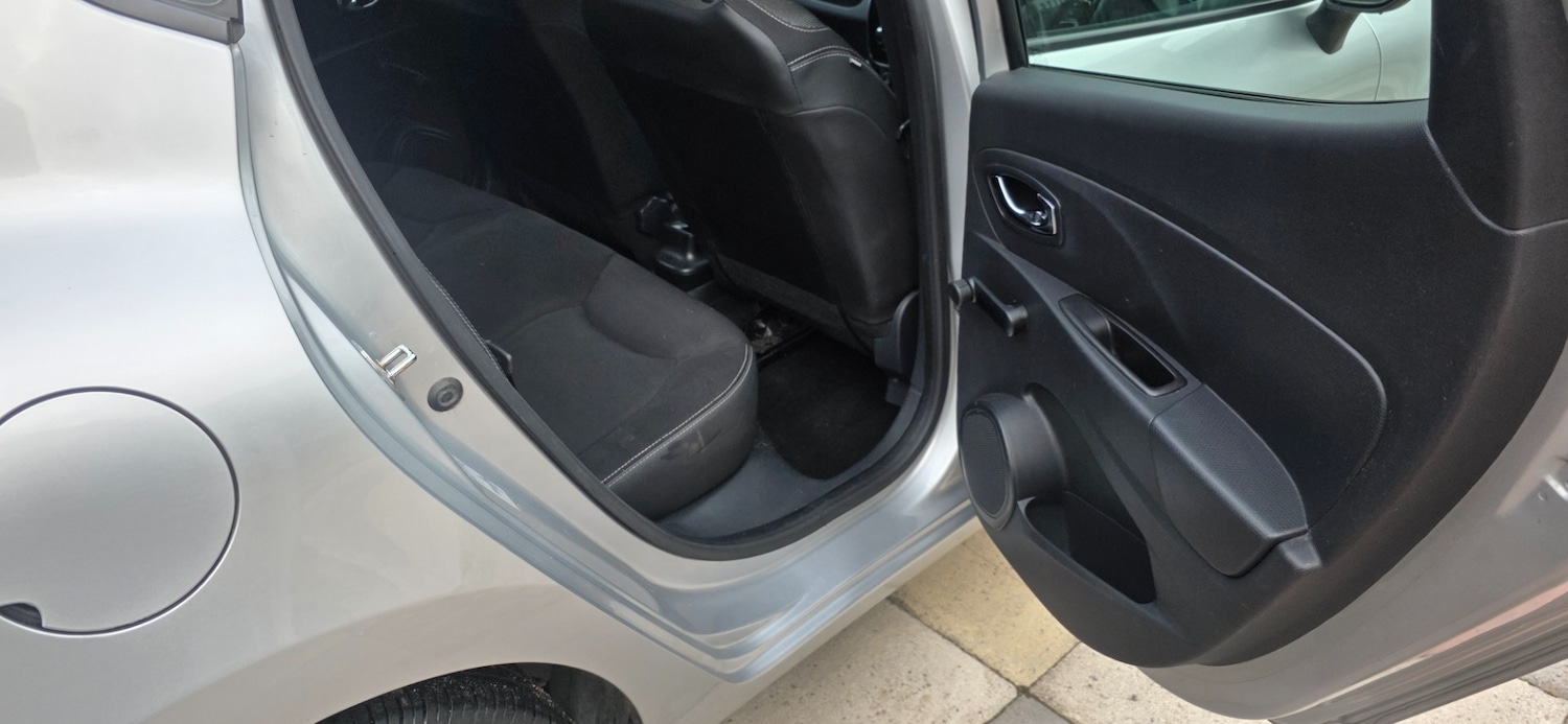 Used Renault Clio 2014 for sale - 76179104: Photo 17