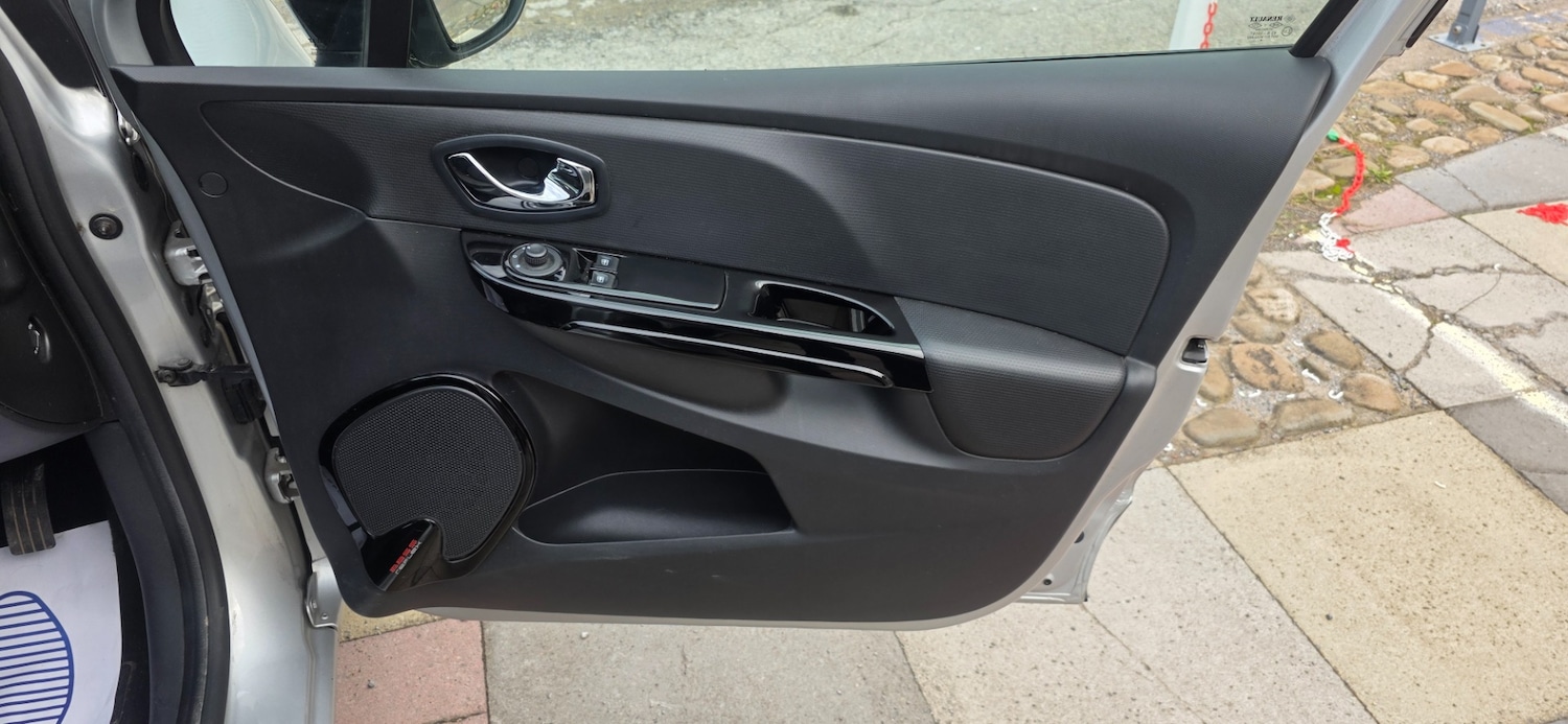 Used Renault Clio 2014 for sale - 76179104: Photo 18