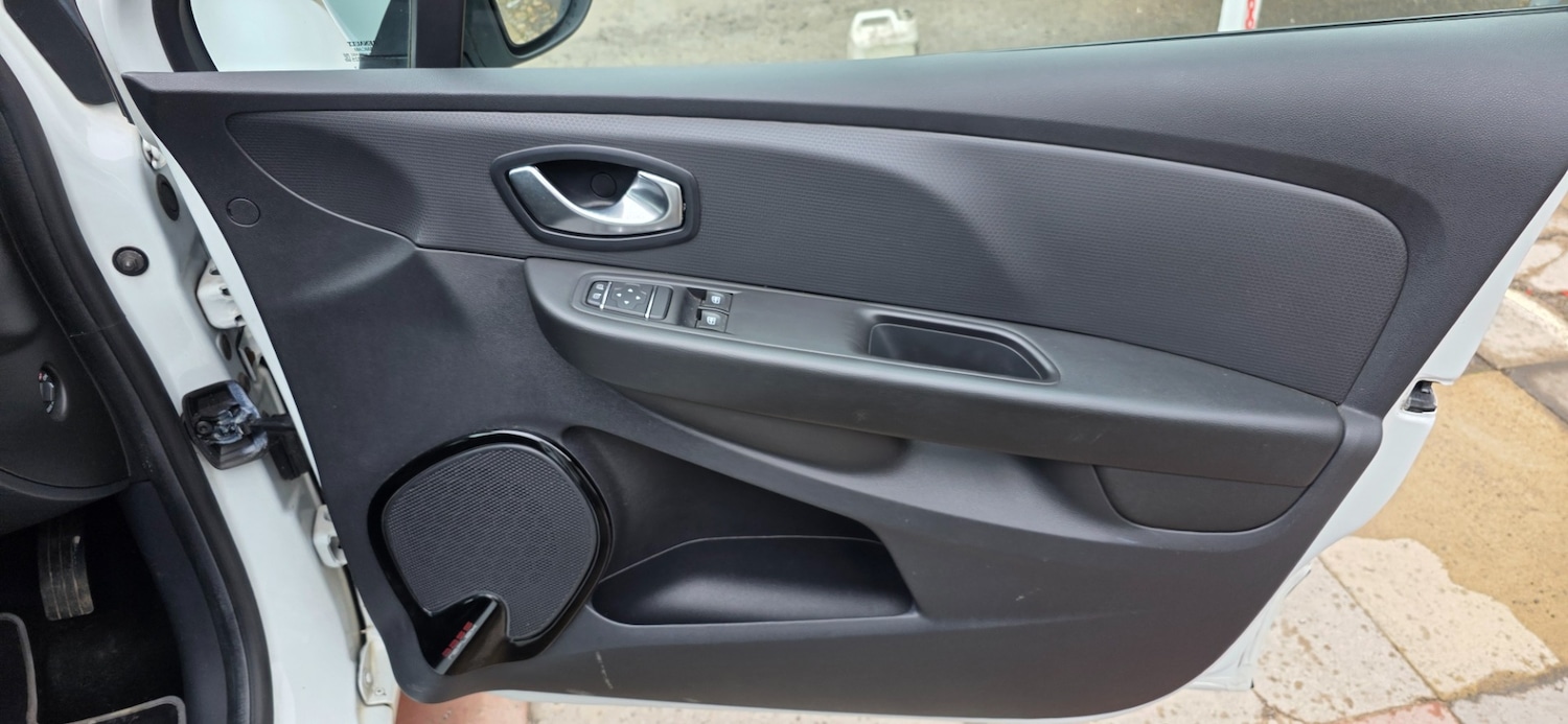 Used Renault Clio 2017 for sale - 77846690: Photo 12